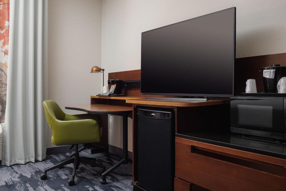 King Room with Bathtub - Mobility Access/Communication Assistance interior